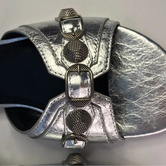 New Authentic BALENCIAGA
Cagole embellished metallic textured-leather sandals - Picture 11 of 15